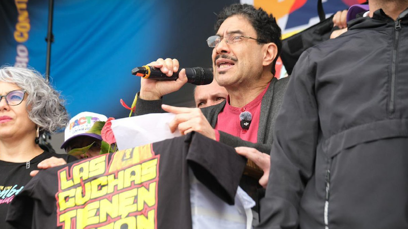 Iván Cepeda amplía propuesta para  los diez millones de víctimas de la guerra