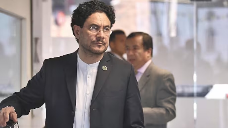 Segunda encuesta: Cepeda les saca ventaja a De la Espriella y a Fajardo