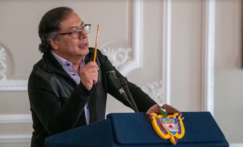 El presidente Gustavo Petro insistió anoche en que quieren sacarlo del poder mediante acciones de los entes de control. Foto: Redes sociales. 