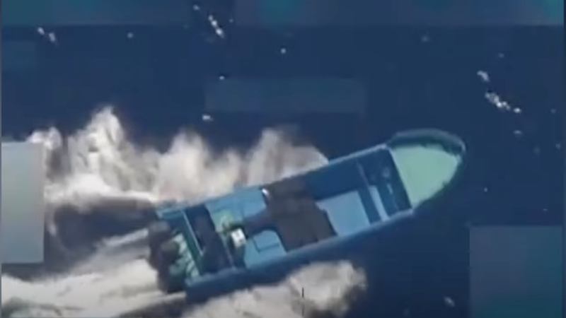 Trump bombardeó lancha que iba  por el Pacífico, frente a Colombia